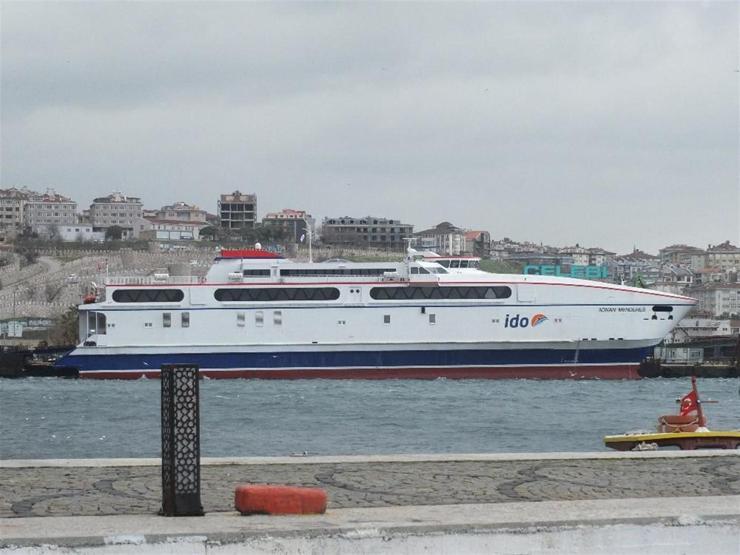 Fırtına Bandırma Körfezi’nde deniz trafiğini etkiledi