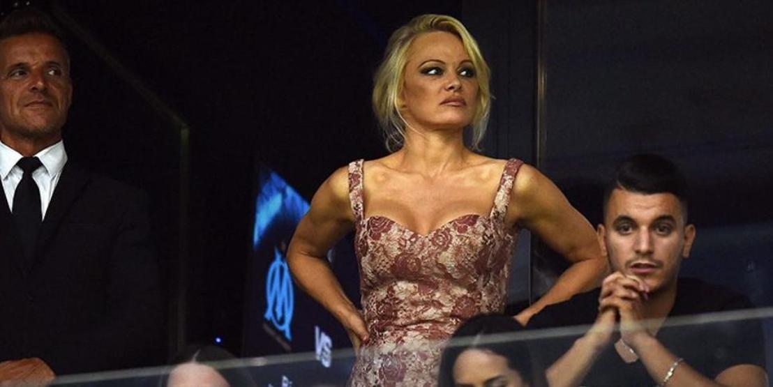 Pamela Anderson ülkesini terk etti