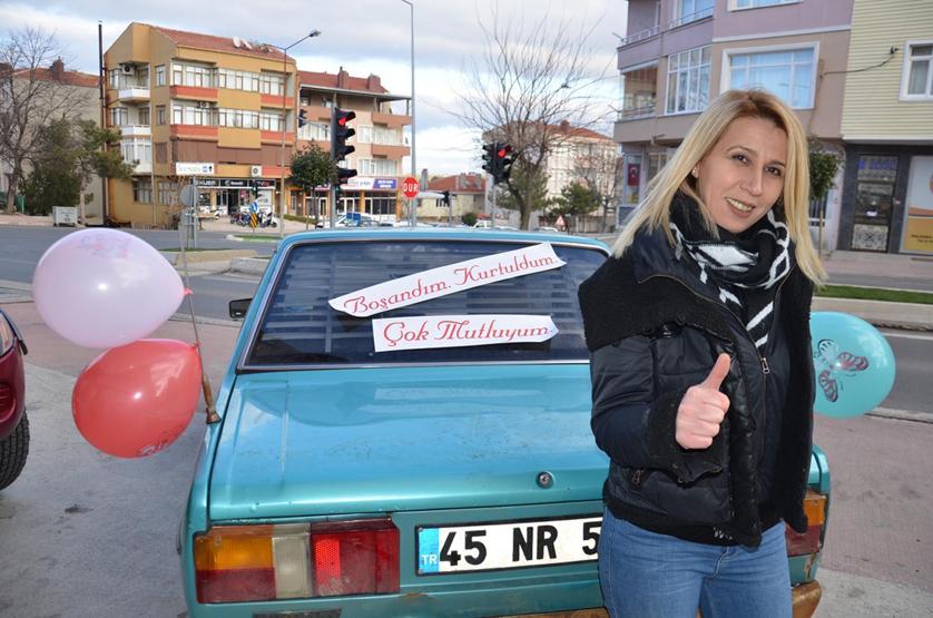 Kocasından boşanan kadın böyle kutlama yaptı