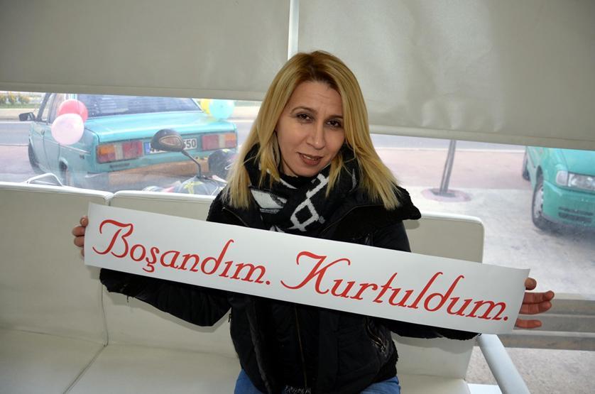 Kocasından boşanan kadın böyle kutlama yaptı