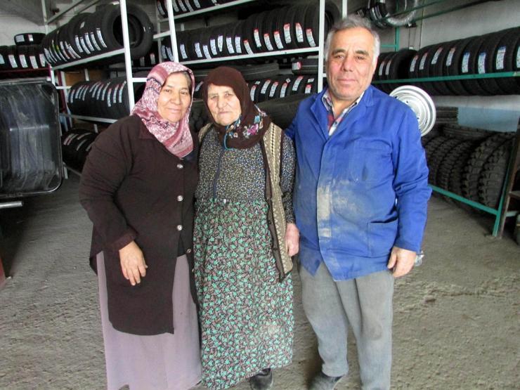 78 yaşında lastik tamiri yapıyor