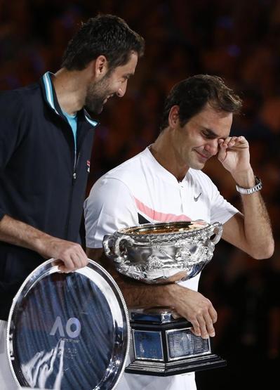 Roger Federer dakikalarca ağladı