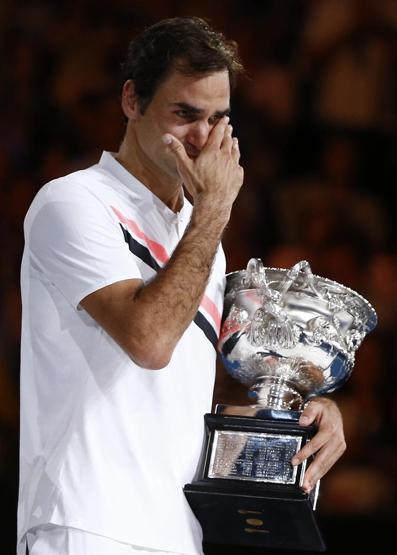 Roger Federer dakikalarca ağladı