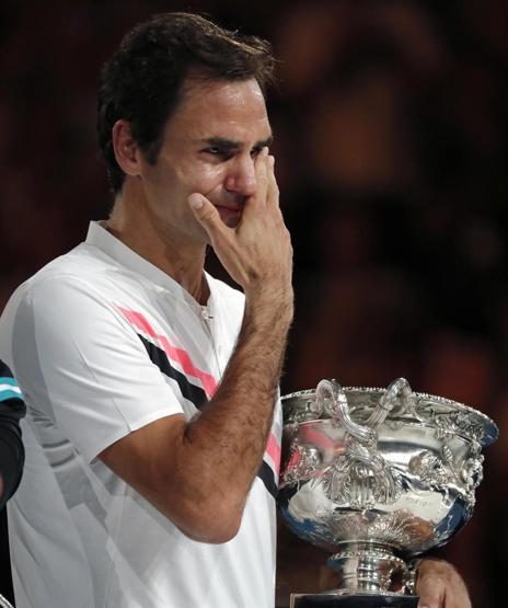 Roger Federer dakikalarca ağladı