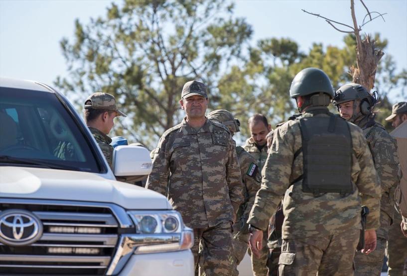 Komutanın Burseya Dağı ziyaretinde komandonun üniformasında dikkat çeken arma