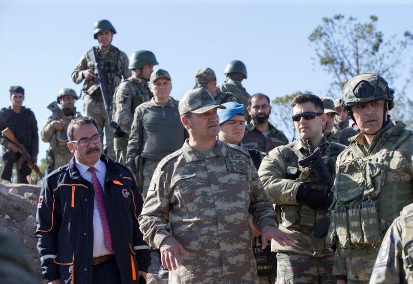 Komutanın Burseya Dağı ziyaretinde komandonun üniformasında dikkat çeken arma