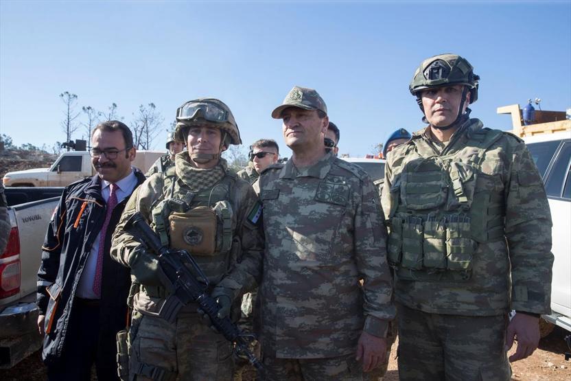 Komutanın Burseya Dağı ziyaretinde komandonun üniformasında dikkat çeken arma