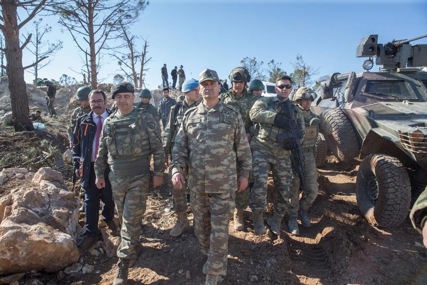 Komutanın Burseya Dağı ziyaretinde komandonun üniformasında dikkat çeken arma