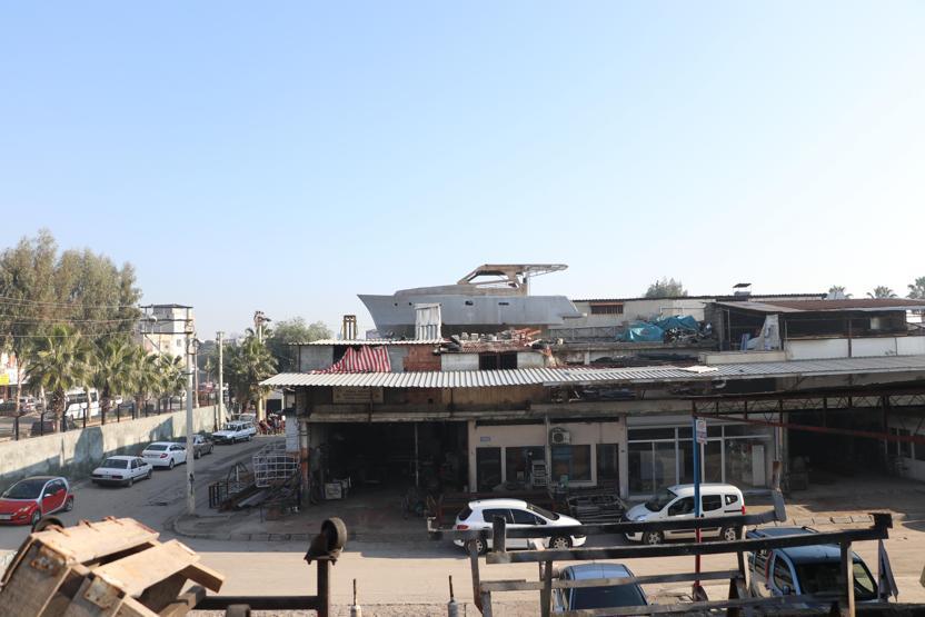 Her gören bir daha bakıyor: Lüks yat dama nasıl çıktı