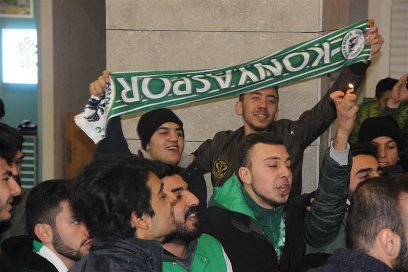 Konyada hava alanında Etoo çılgınlığı