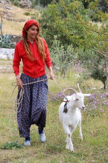 Bir zamanların ünlü mankeni Bilun Dohmen, şimdi koyun otlatıyor