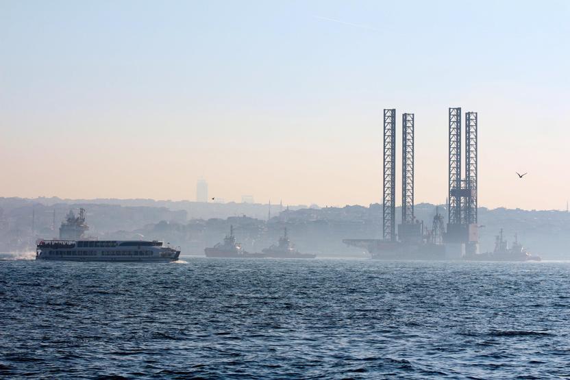 Dev platform İstanbul Boğazından geçemedi