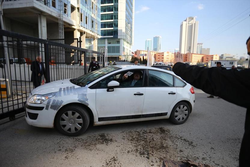 CHP Genel Merkezi önünde kendini yakmaya çalıştı