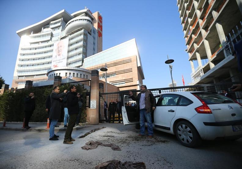 CHP Genel Merkezi önünde kendini yakmaya çalıştı