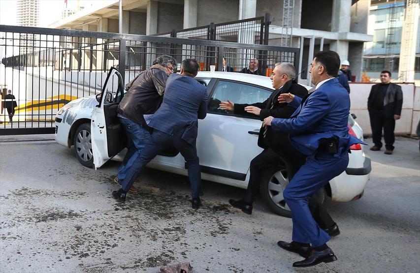 CHP Genel Merkezi önünde kendini yakmaya çalıştı