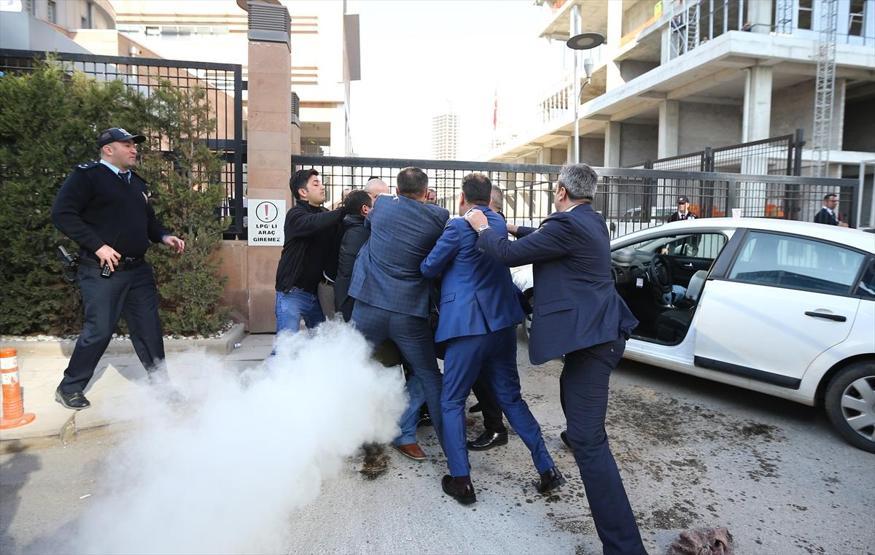 CHP Genel Merkezi önünde kendini yakmaya çalıştı
