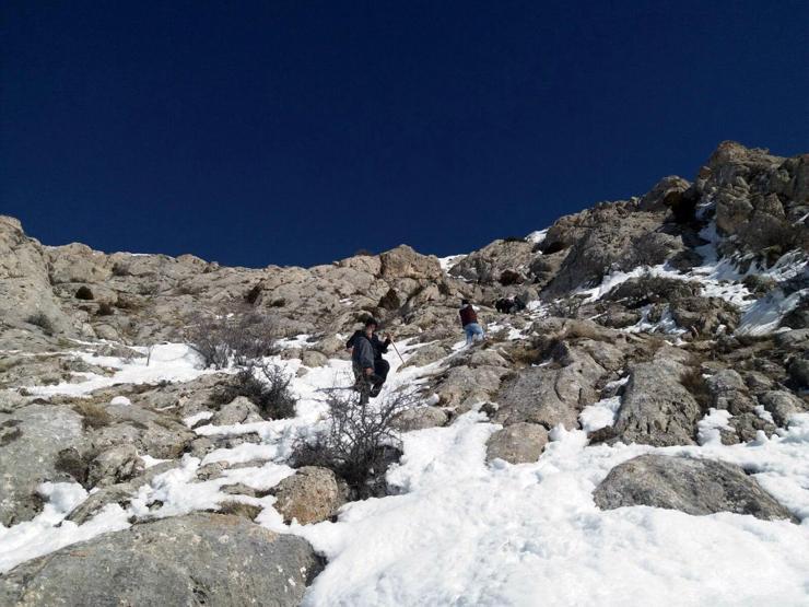 Dağda mahsur kaldılar, donmak üzereyken kurtarıldılar