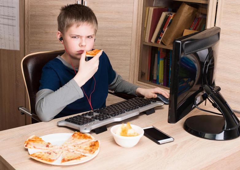 Çocukları teknoloji bağımlılığı obez yapıyor
