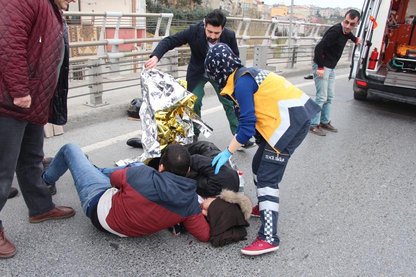 Kazanın ardından kardeşine sarılıp böyle yardım bekledi