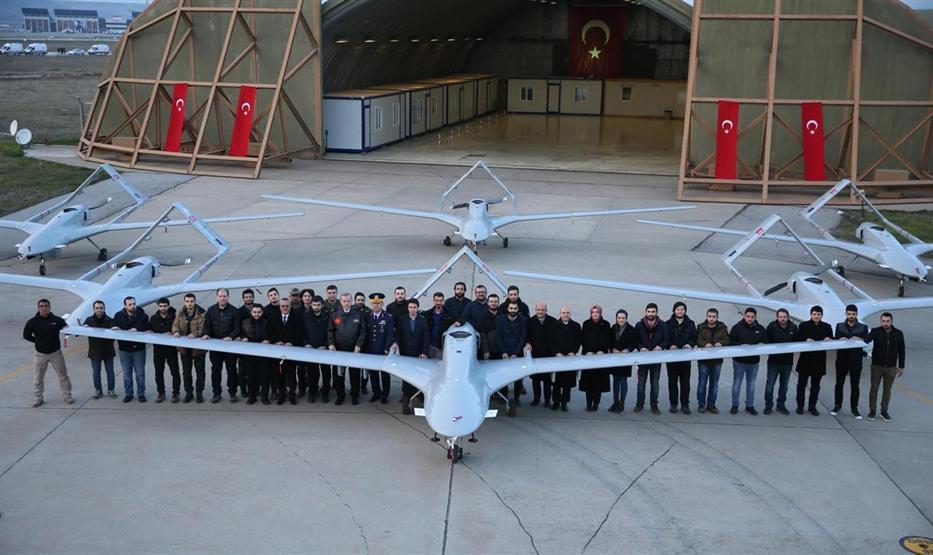Cumhurbaşkanı Erdoğan İHA üssünü ziyaret etti