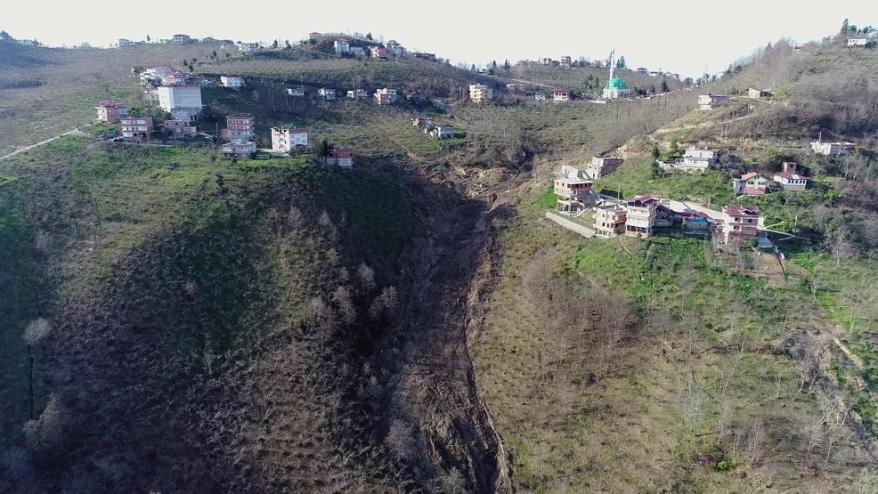 Bu mahalle 1 yıldır kayıyor