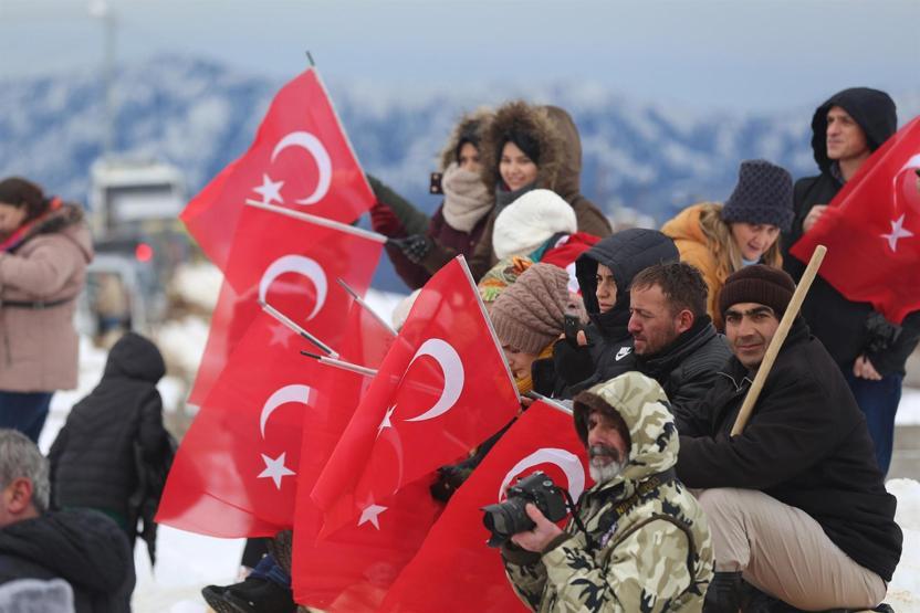 Bal ödüllü tahtalı kayak yarışı