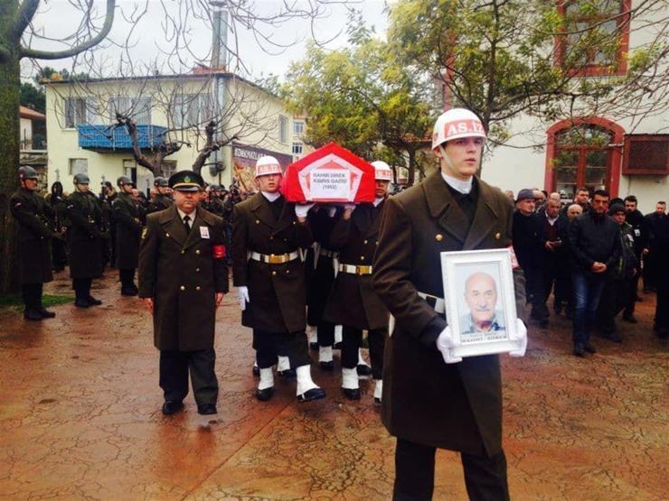 Kıbrıs gazisi toprağa verildi