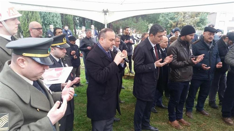 Kıbrıs gazisi toprağa verildi