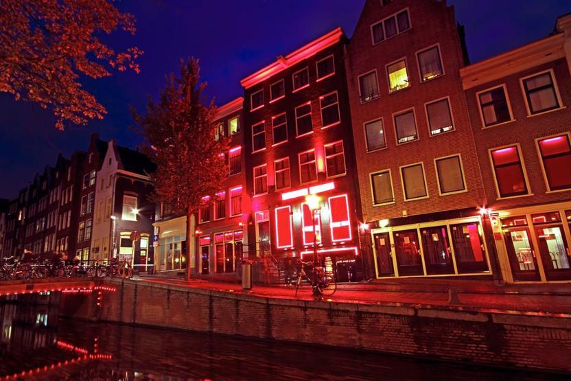 Amsterdamın ünlü sokağına turist sınırlaması getiriliyor