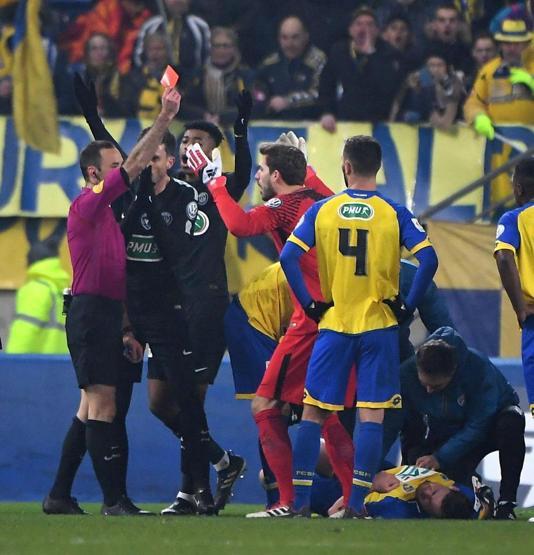 Dani Alves kaleye geçti