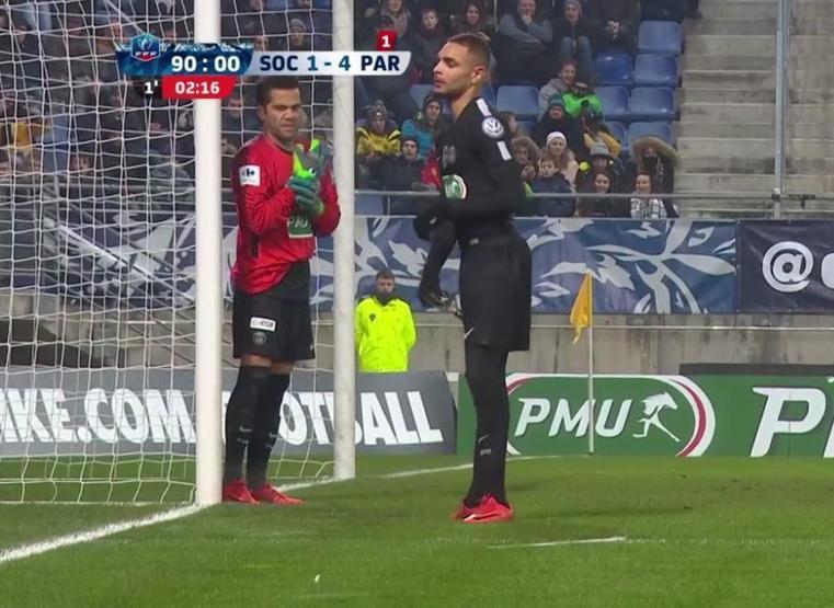 Dani Alves kaleye geçti