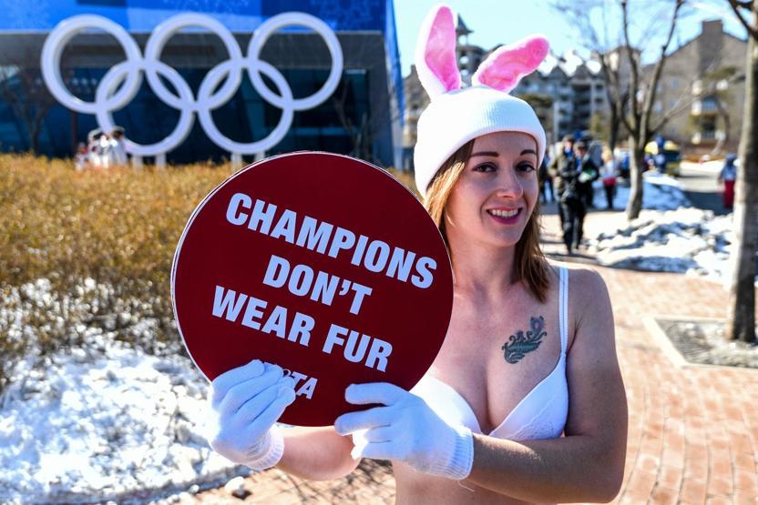 Kış Olimpiyatlarında -16 derecede kürk protestosu