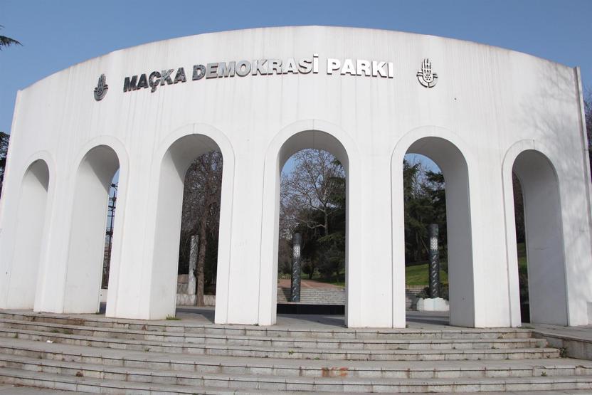 Maçka Parkının bir bölümü daha kapatıldı, ağaçlar işaretlendi