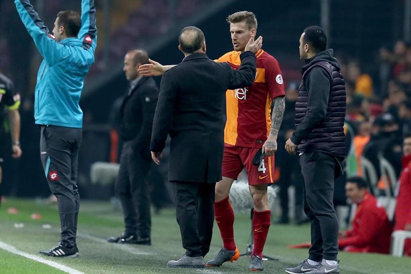 Gomis gidiyor mu Fatih Terim açıkladı