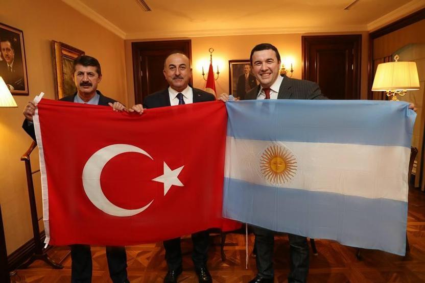 Bakan Çavuşoğlunun övgüyle bahsettiği o Türk oyuncu
