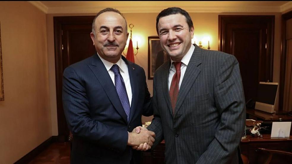 Bakan Çavuşoğlunun övgüyle bahsettiği o Türk oyuncu