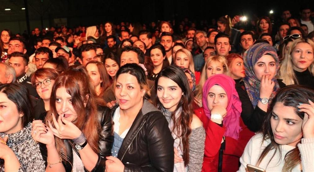 Mustafa Ceceli konserine İranlılar yoğun ilgi gösterdi