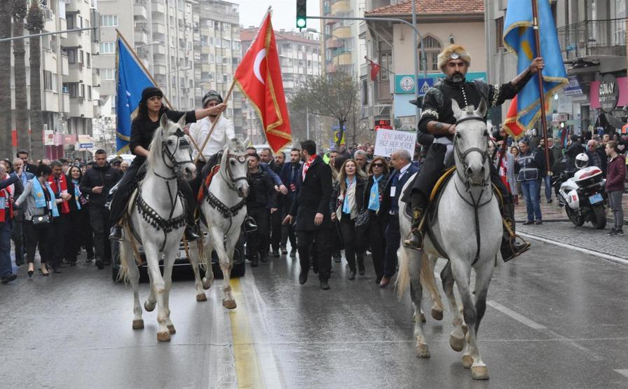 Akşeneri Denizlide atlılar karşıladı