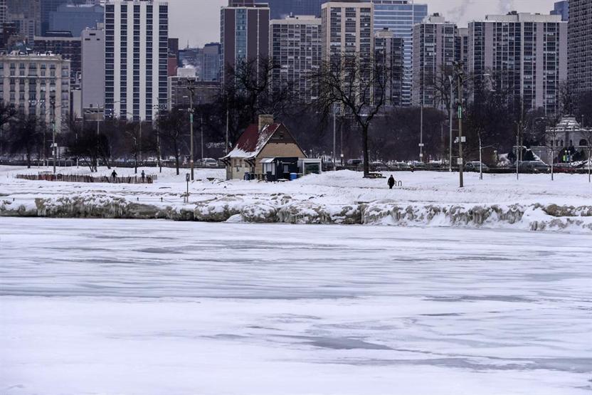 Chicagoyu vuran kar fırtınası etkili olmaya devam ediyor