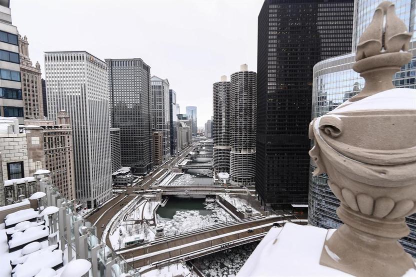 Chicagoyu vuran kar fırtınası etkili olmaya devam ediyor
