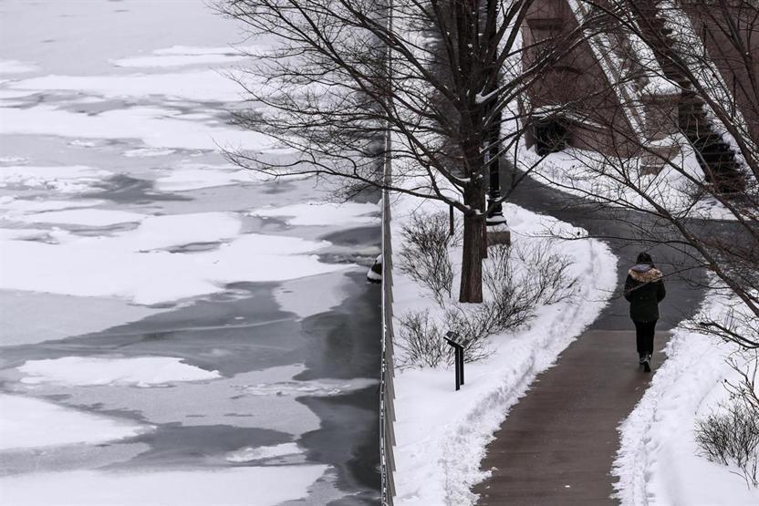 Chicagoyu vuran kar fırtınası etkili olmaya devam ediyor