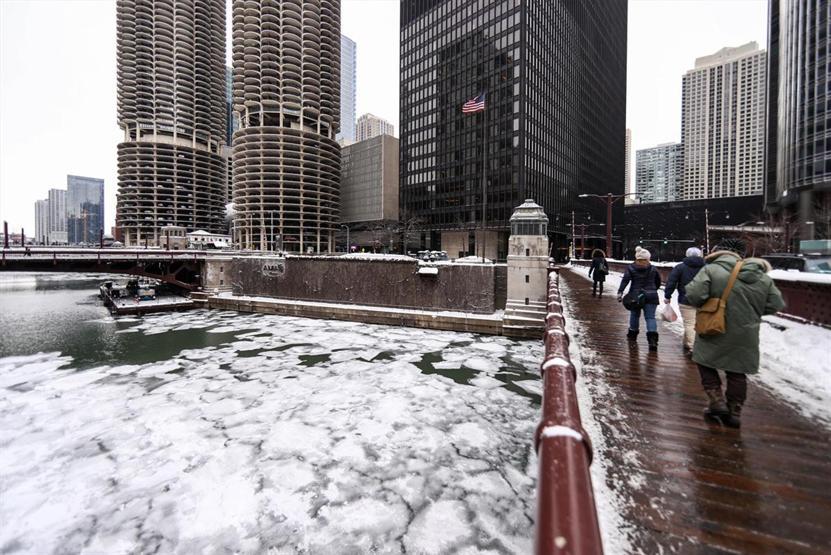 Chicagoyu vuran kar fırtınası etkili olmaya devam ediyor