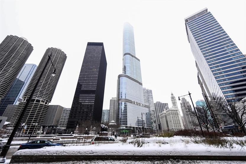 Chicagoyu vuran kar fırtınası etkili olmaya devam ediyor