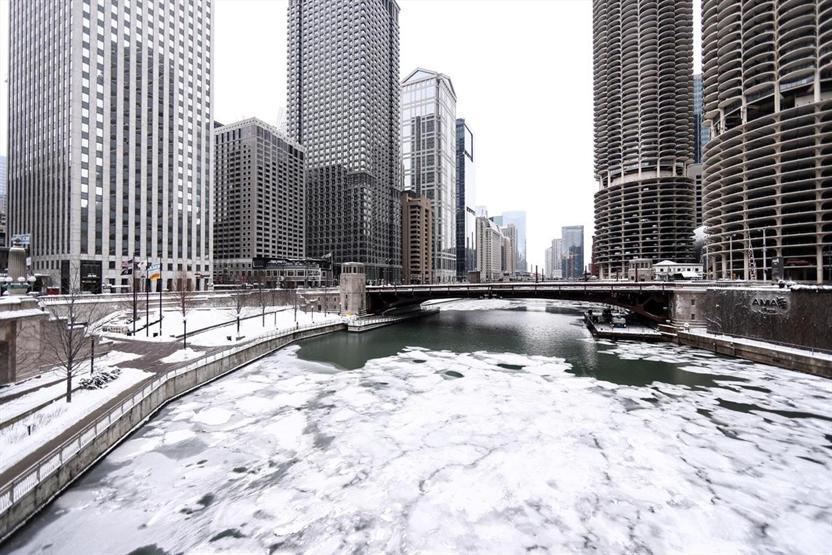 Chicagoyu vuran kar fırtınası etkili olmaya devam ediyor
