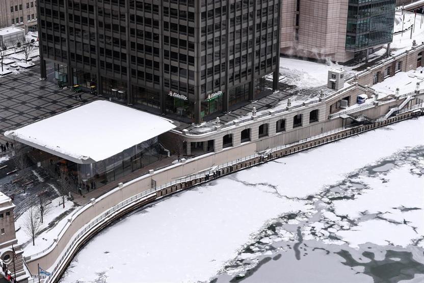 Chicagoyu vuran kar fırtınası etkili olmaya devam ediyor