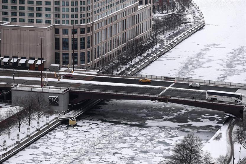 Chicagoyu vuran kar fırtınası etkili olmaya devam ediyor