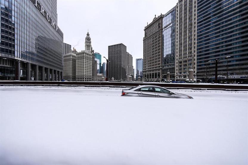 Chicagoyu vuran kar fırtınası etkili olmaya devam ediyor