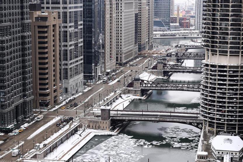 Chicagoyu vuran kar fırtınası etkili olmaya devam ediyor