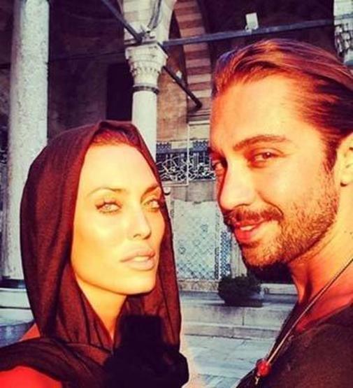 Adriana Lima Survivor’ın o yarışmacısına başarılar diledi