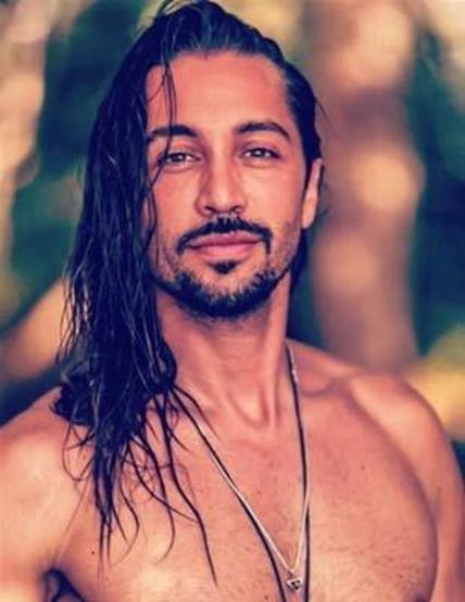 Adriana Lima Survivor’ın o yarışmacısına başarılar diledi